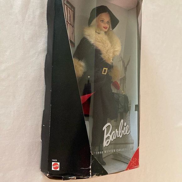 City Seasons 1998 Winter in New York Barbie Doll - Picture 3 of 7